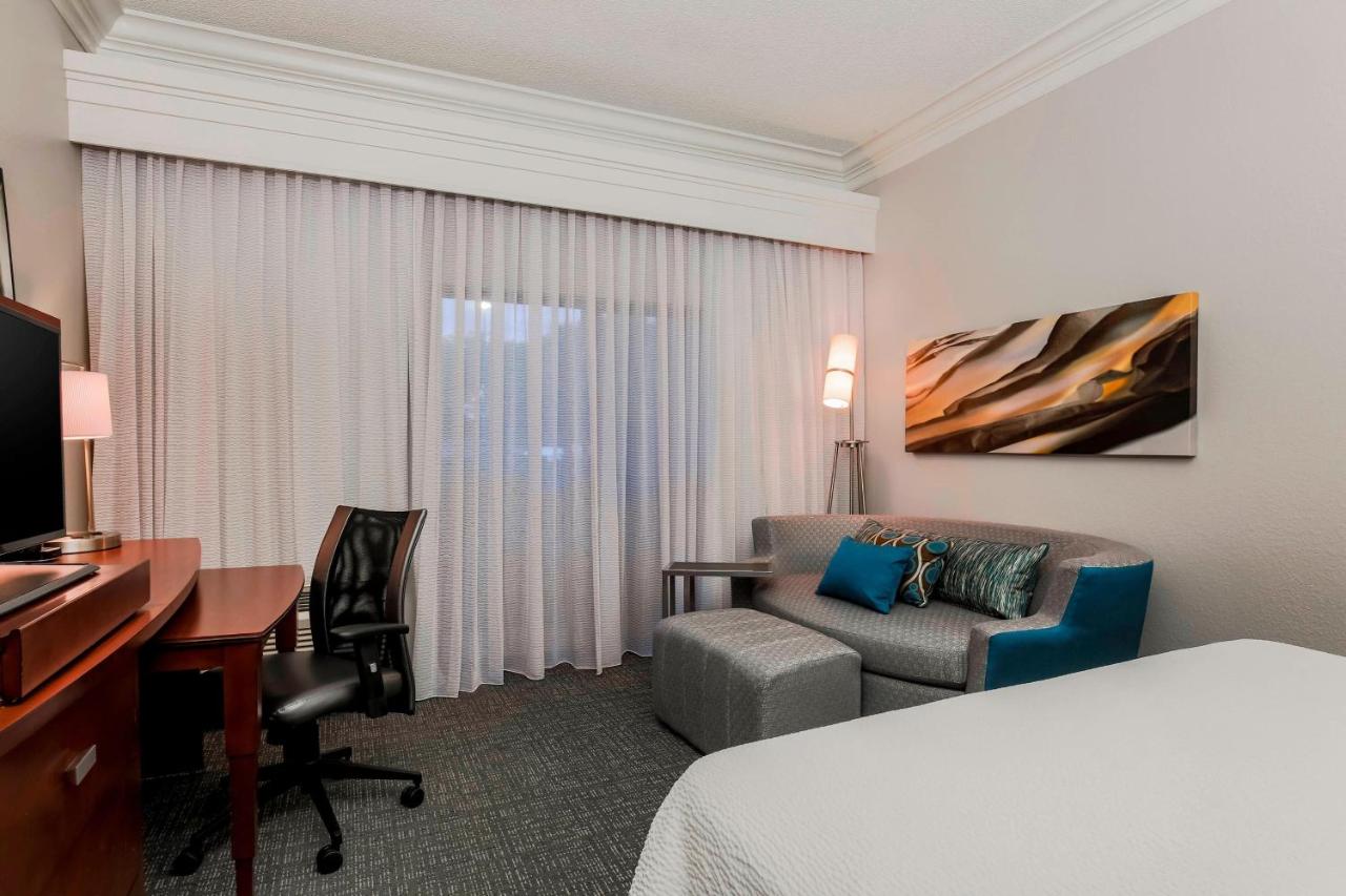 King Room with Sofa Bed at Courtyard by Marriott Orlando Lake Mary/North