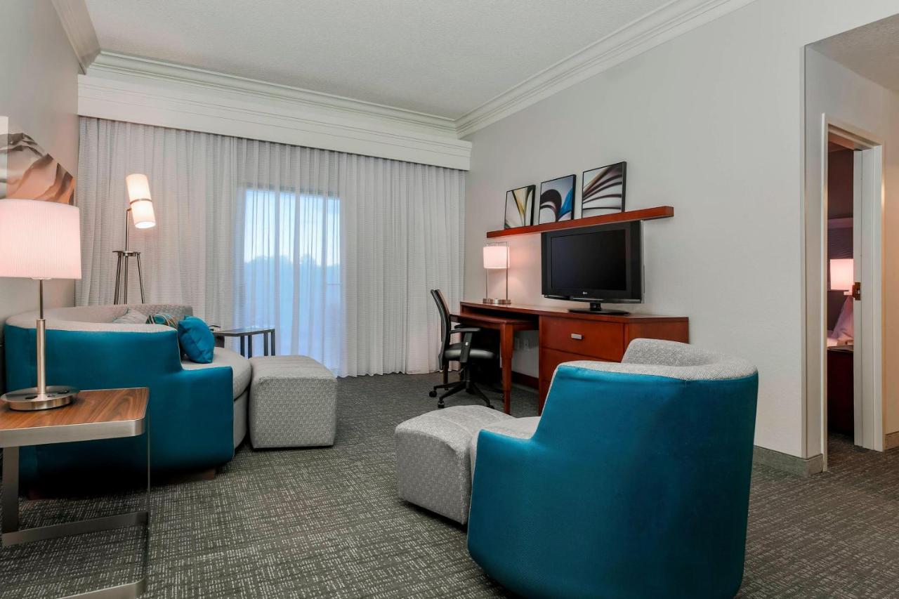 1 Bedroom Suite, 1 King, Sofa bed at Courtyard by Marriott Orlando Lake Mary/North