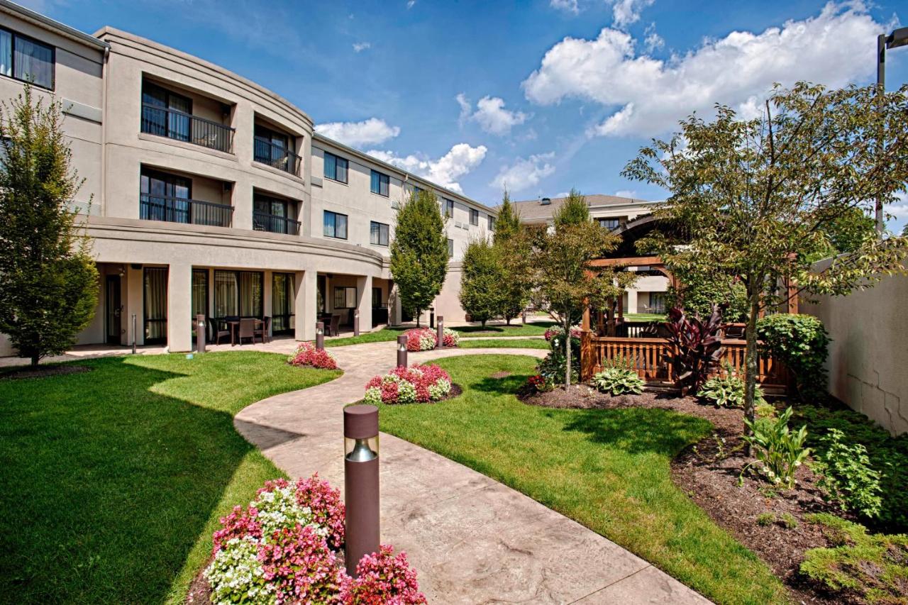 | Courtyard Wall at Monmouth Shores Corporate Park