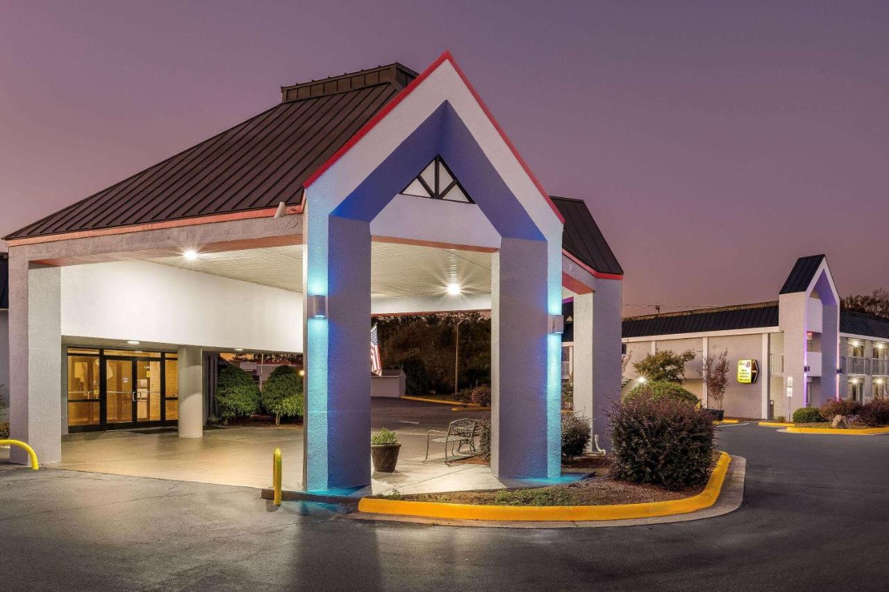 | Super 8 by Wyndham Garysburg/Roanoke Rapids