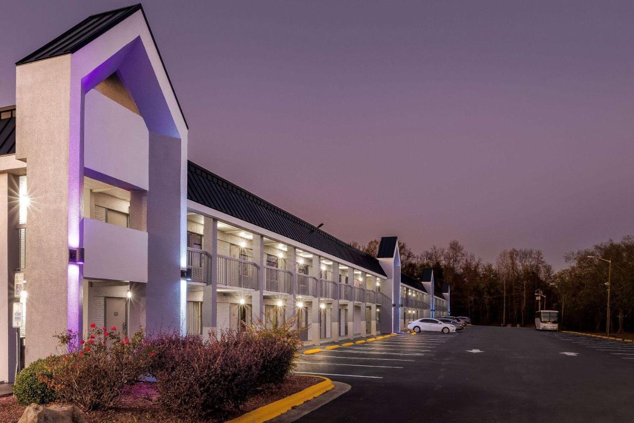 | Super 8 by Wyndham Garysburg/Roanoke Rapids