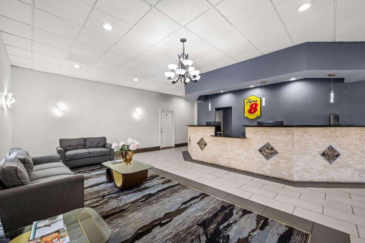 | Super 8 by Wyndham Garysburg/Roanoke Rapids
