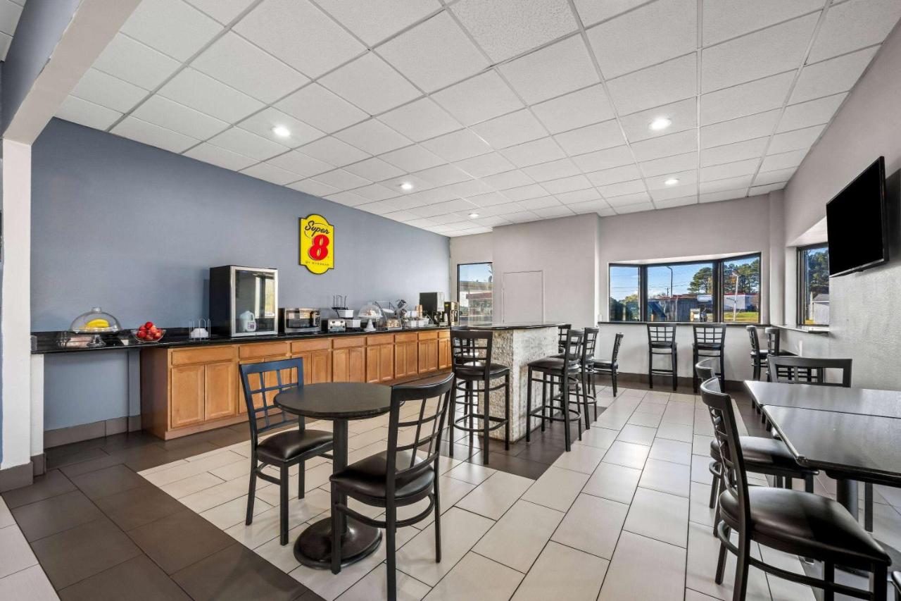 | Super 8 by Wyndham Garysburg/Roanoke Rapids