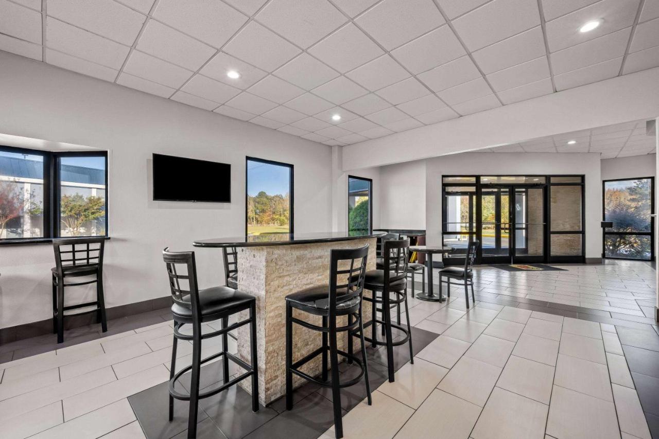 | Super 8 by Wyndham Garysburg/Roanoke Rapids