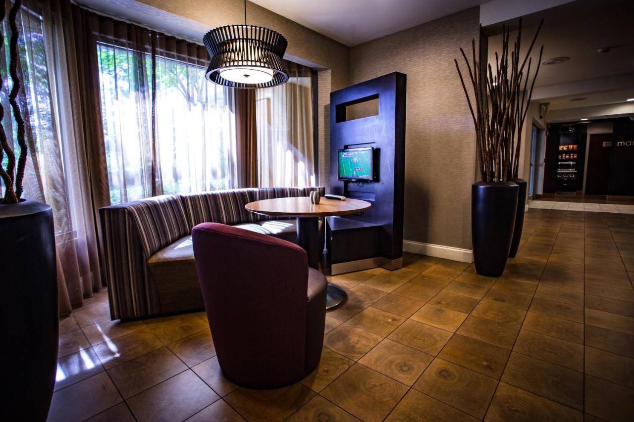 | Courtyard Memphis East/Bill Morris Parkway