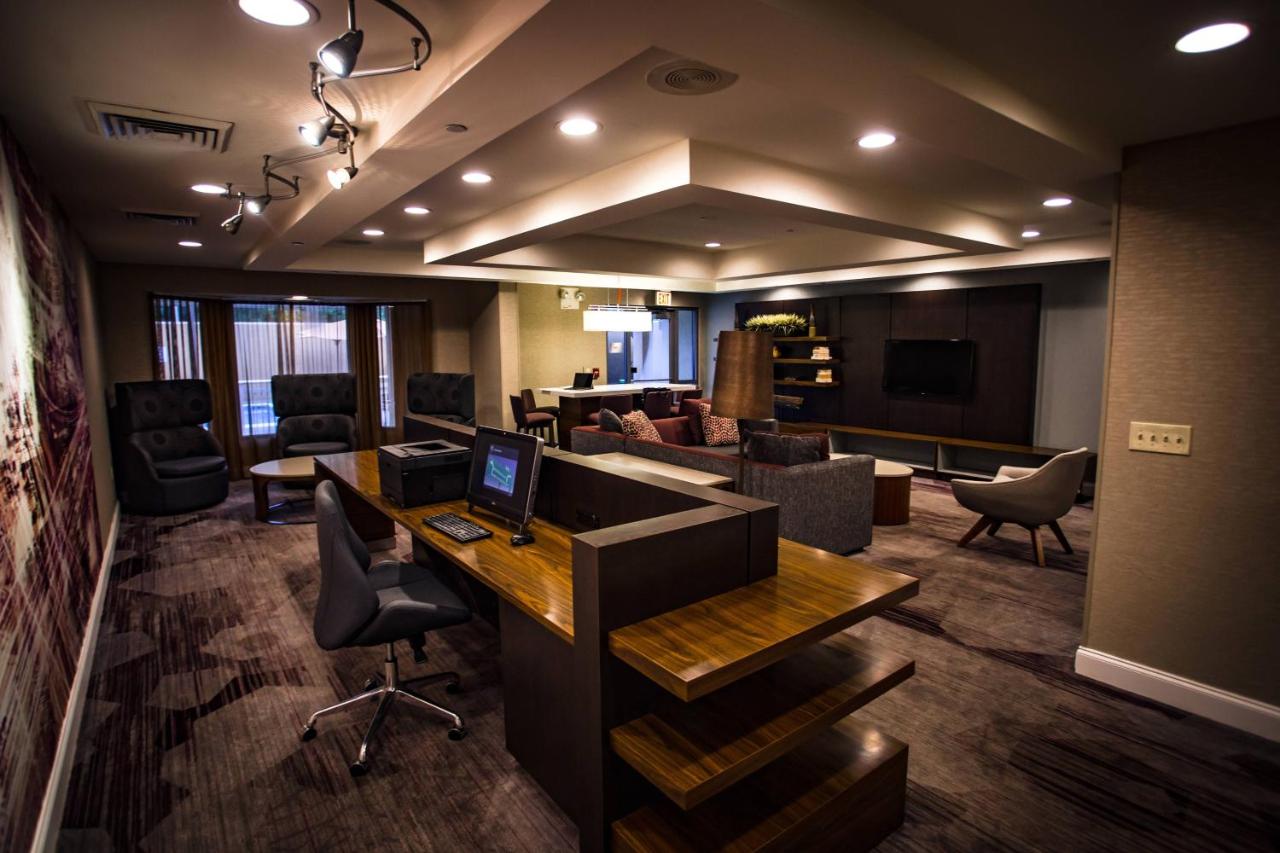 | Courtyard Memphis East/Bill Morris Parkway