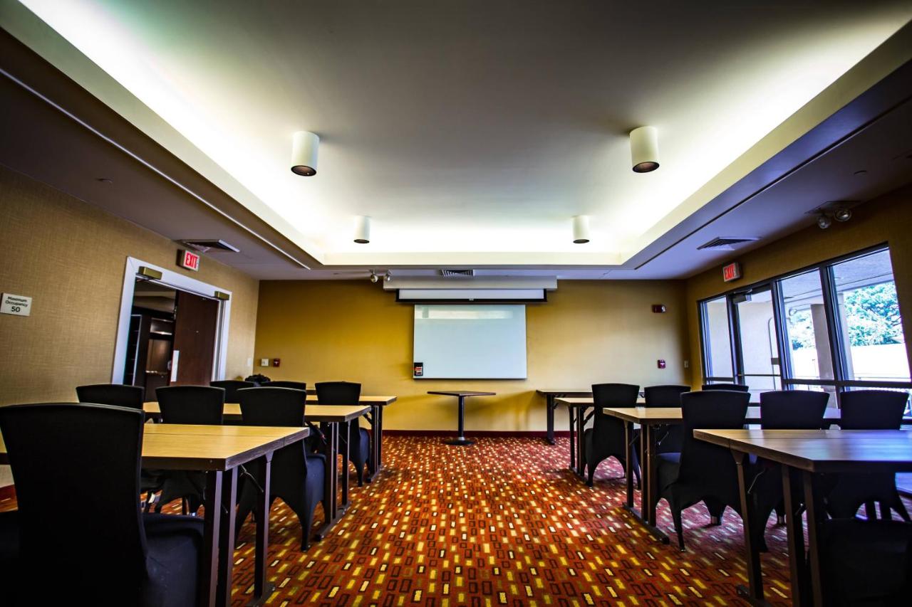 | Courtyard Memphis East/Bill Morris Parkway