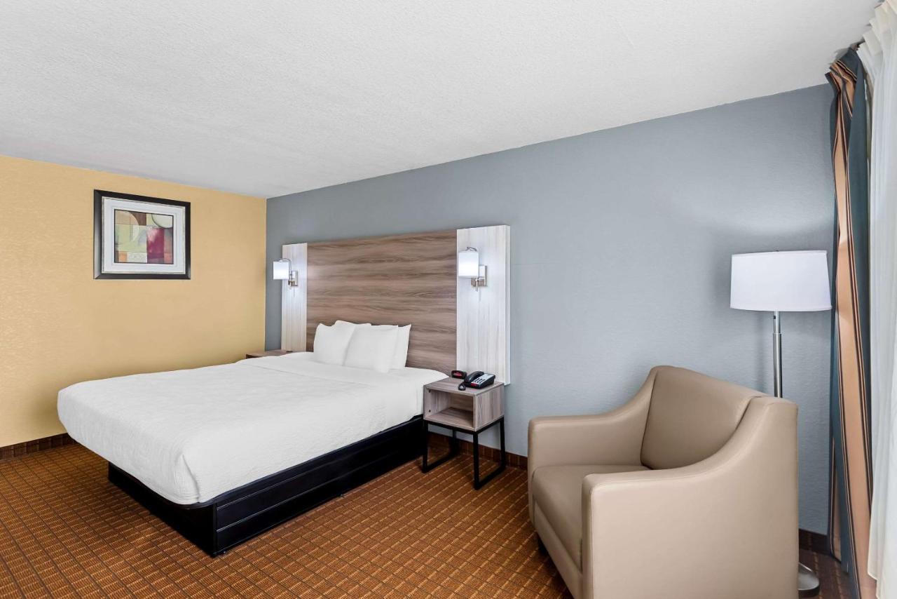 King Room - Non-Smoking at Quality Inn Fort Dodge