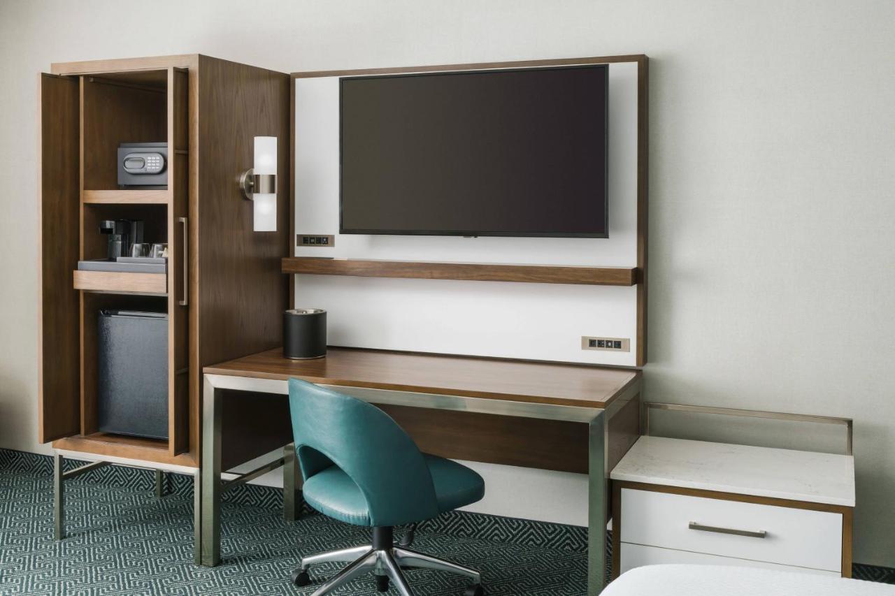 One-Bedroom King Suite with Sofa Bed at Courtyard by Marriott Orlando Downtown