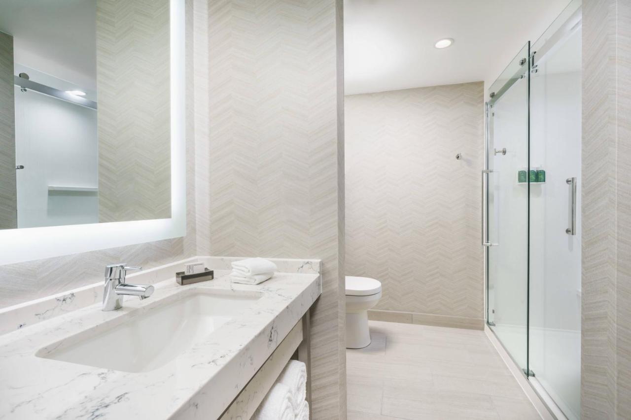 One-Bedroom King Suite with Sofa Bed at Courtyard by Marriott Orlando Downtown