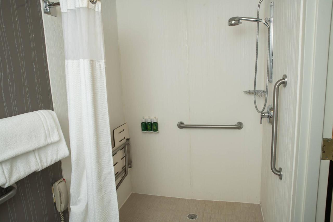 | Courtyard by Marriott Erie Ambassador Conference Center