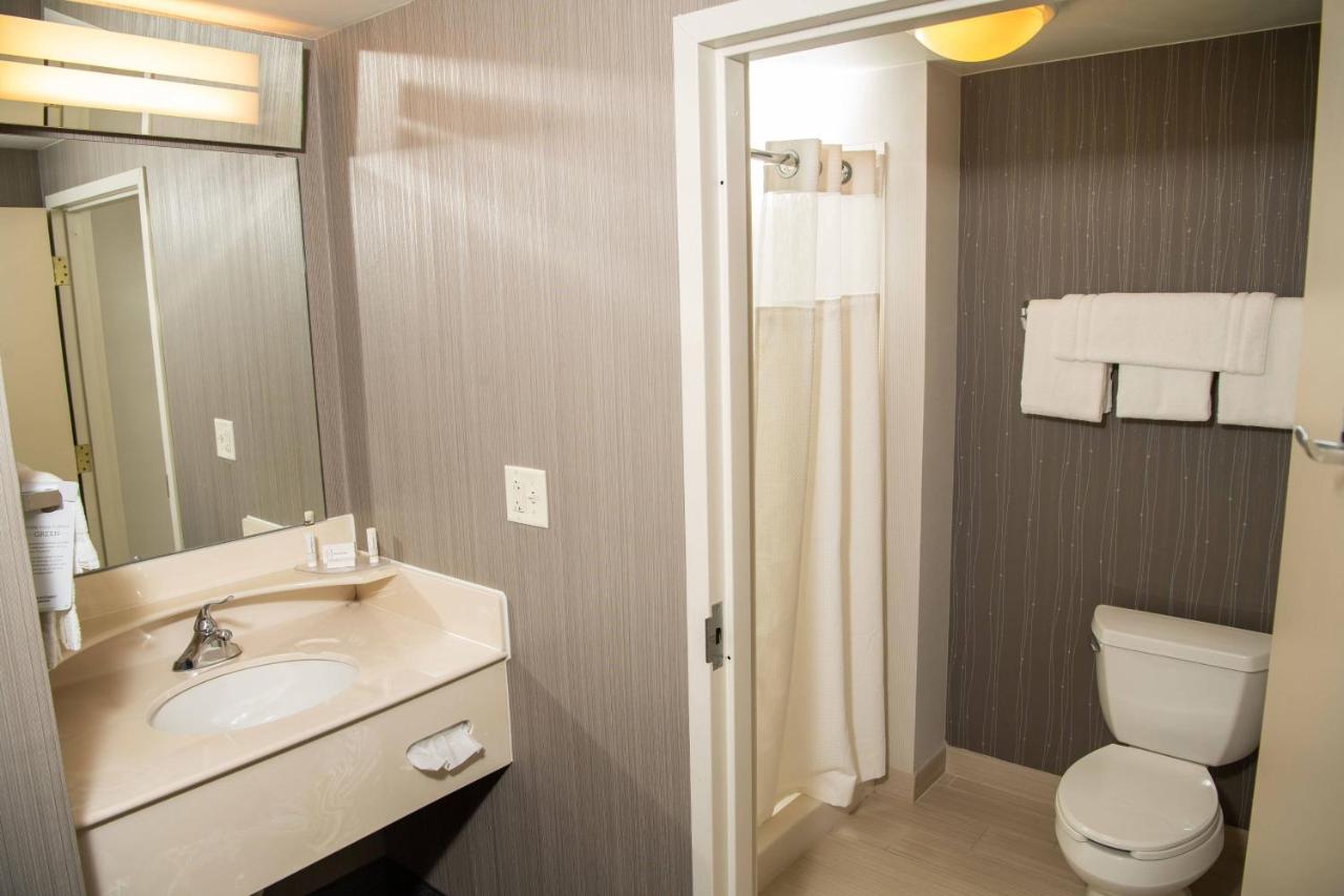 | Courtyard by Marriott Erie Ambassador Conference Center