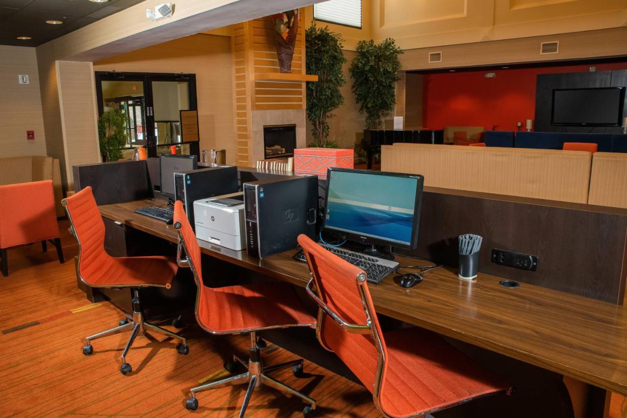 | Courtyard by Marriott Erie Ambassador Conference Center