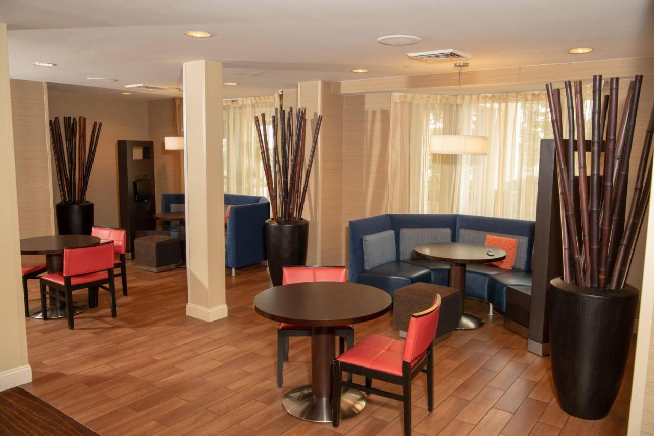 | Courtyard by Marriott Erie Ambassador Conference Center