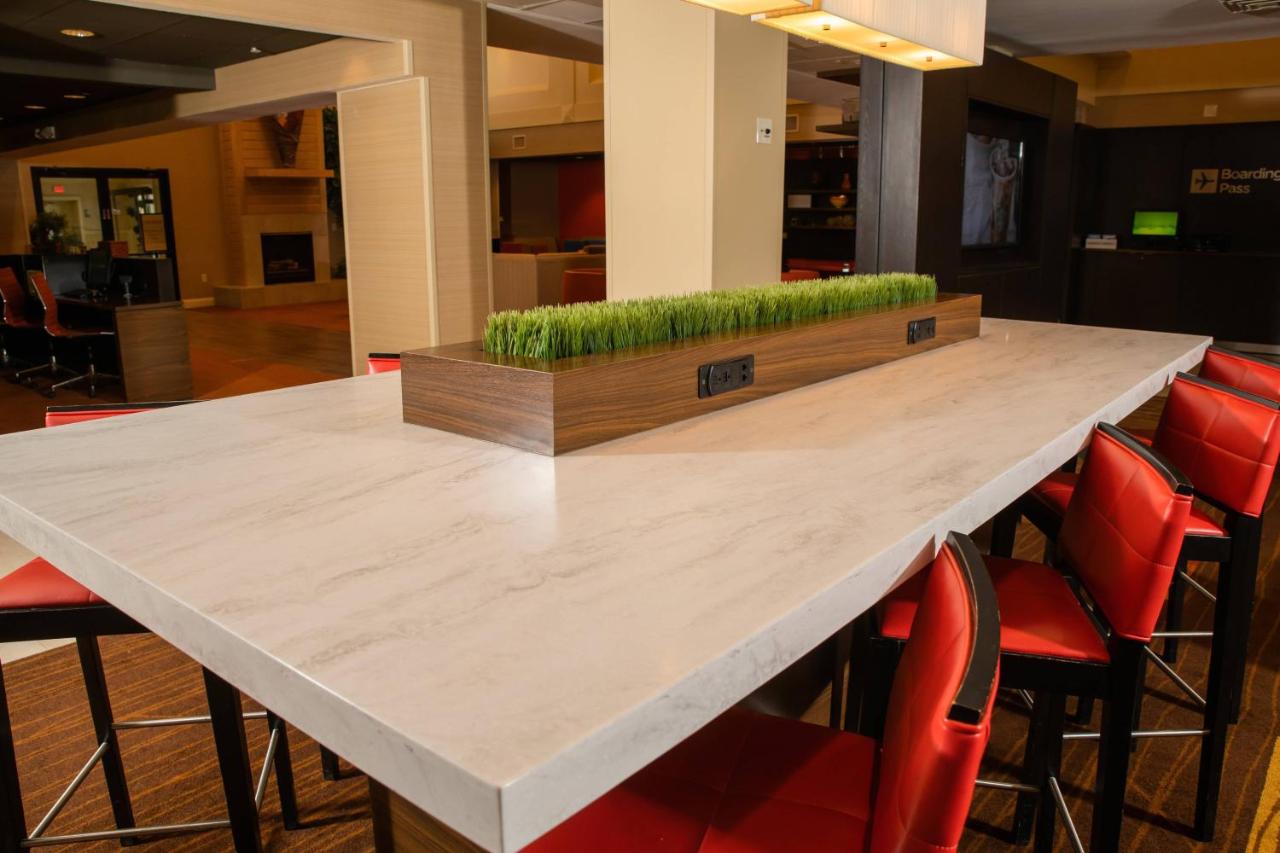 | Courtyard by Marriott Erie Ambassador Conference Center