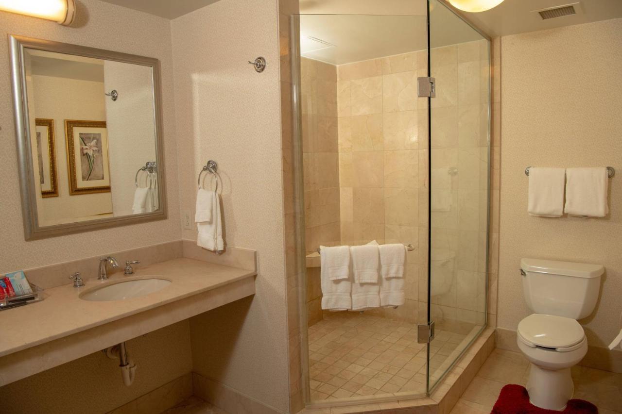 | Courtyard by Marriott Erie Ambassador Conference Center