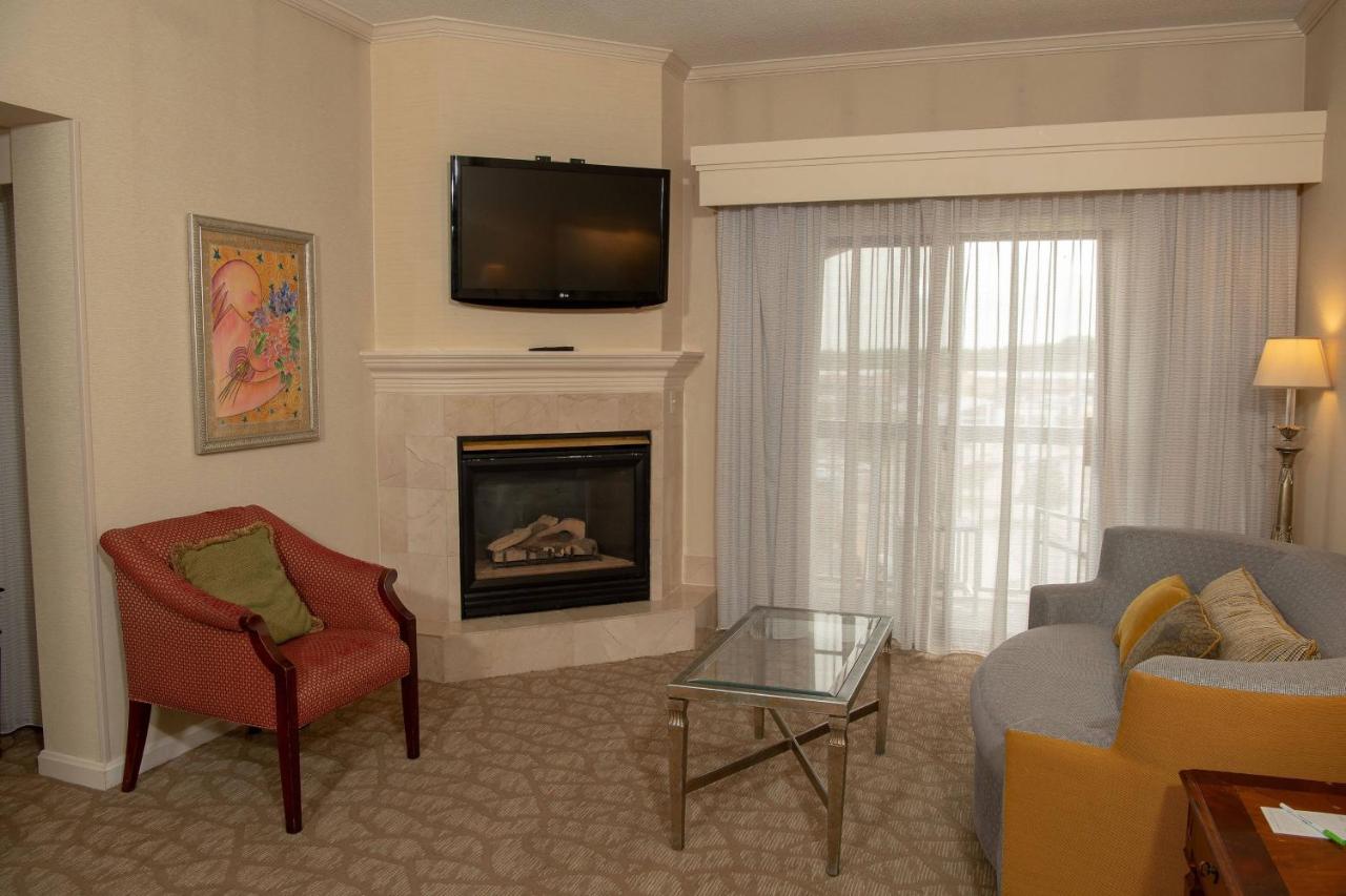 | Courtyard by Marriott Erie Ambassador Conference Center