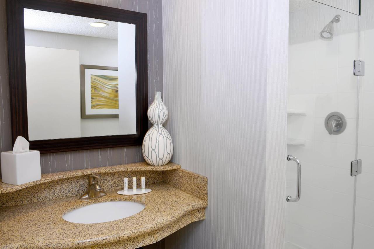 King Room with Sofa Bed at Courtyard by Marriott Sioux Falls