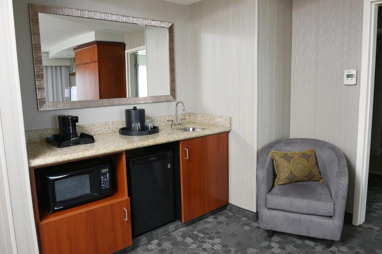 1 Bedroom 2 room Suite, 1 King, Sofa bed, Courtyard view at Courtyard by Marriott Sioux Falls