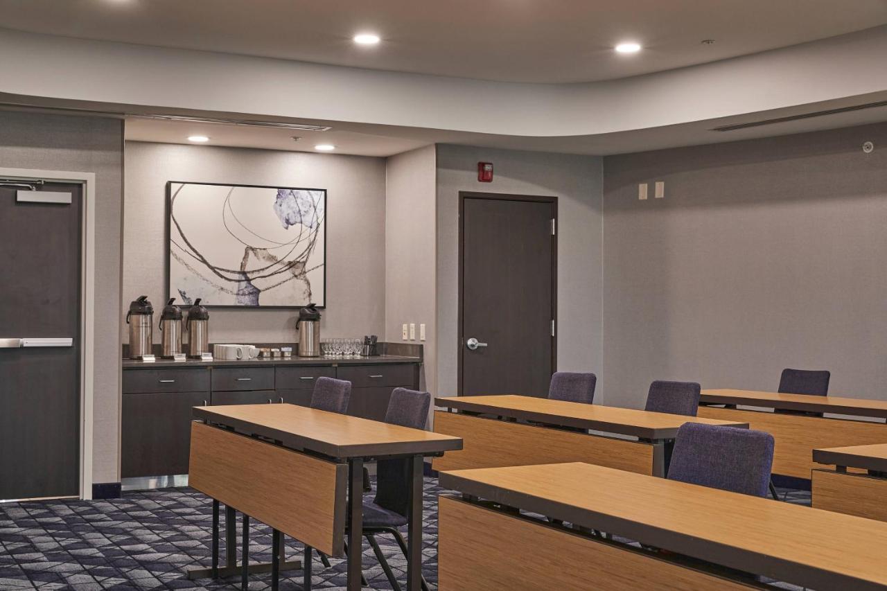 | Courtyard Medford Airport