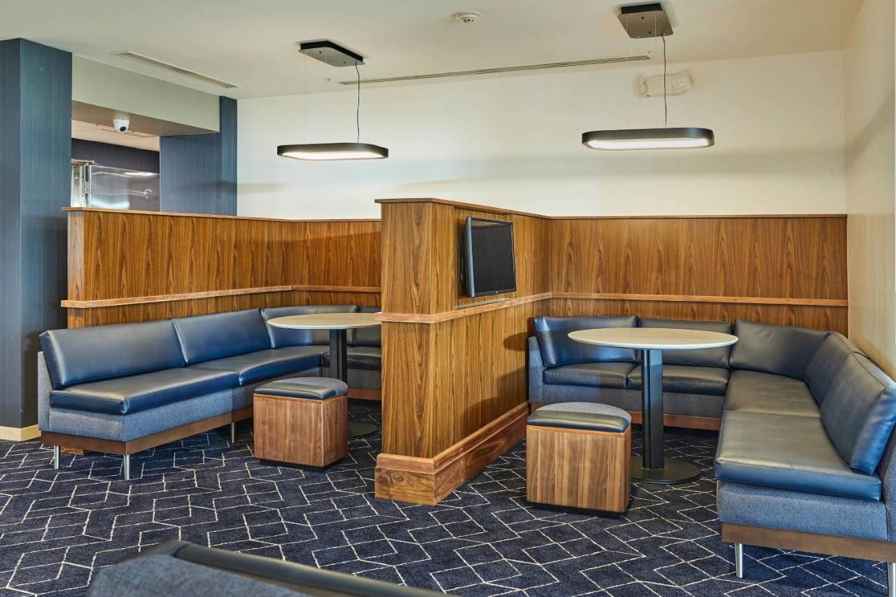 | Courtyard Medford Airport