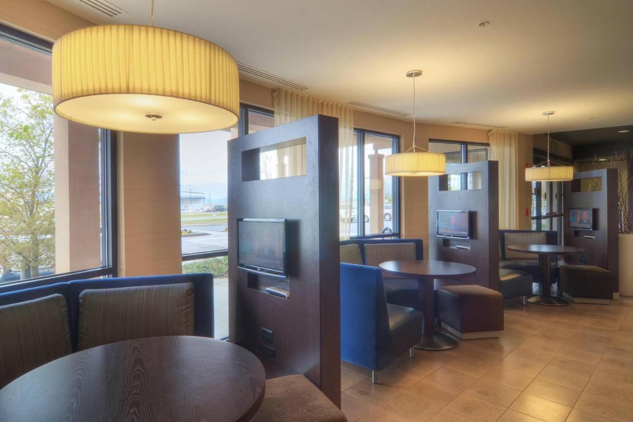 | Courtyard Medford Airport