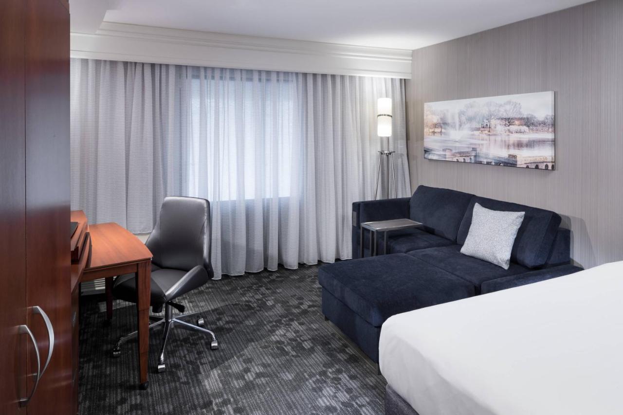 | Courtyard by Marriott West Orange