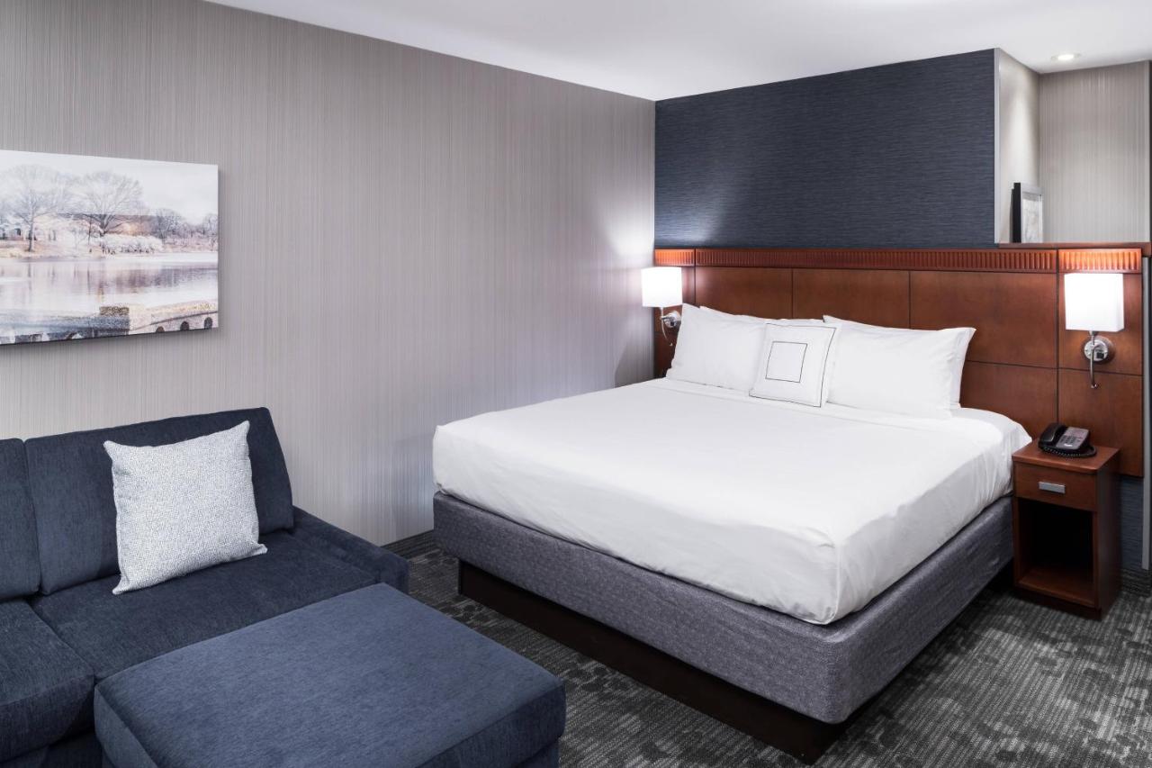 | Courtyard by Marriott West Orange