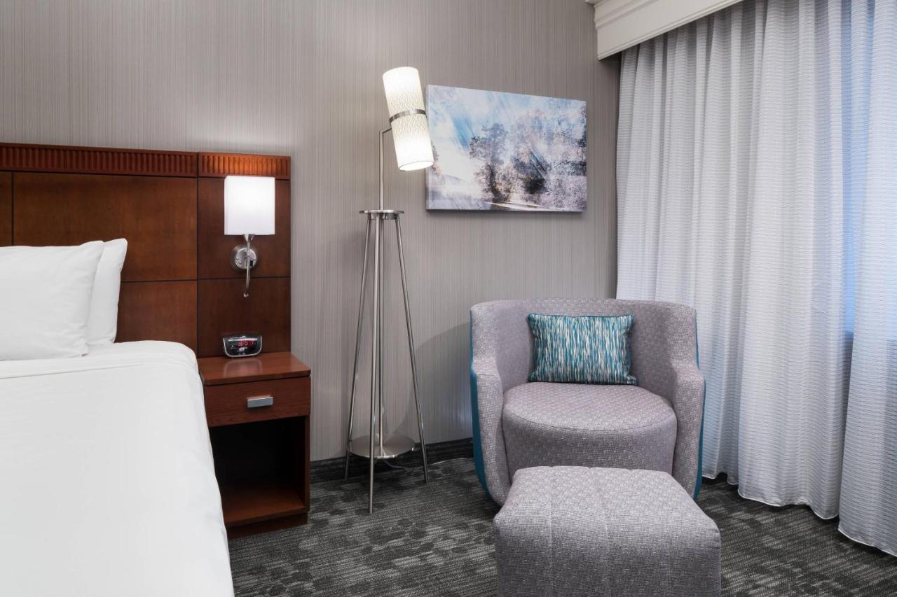 | Courtyard by Marriott West Orange