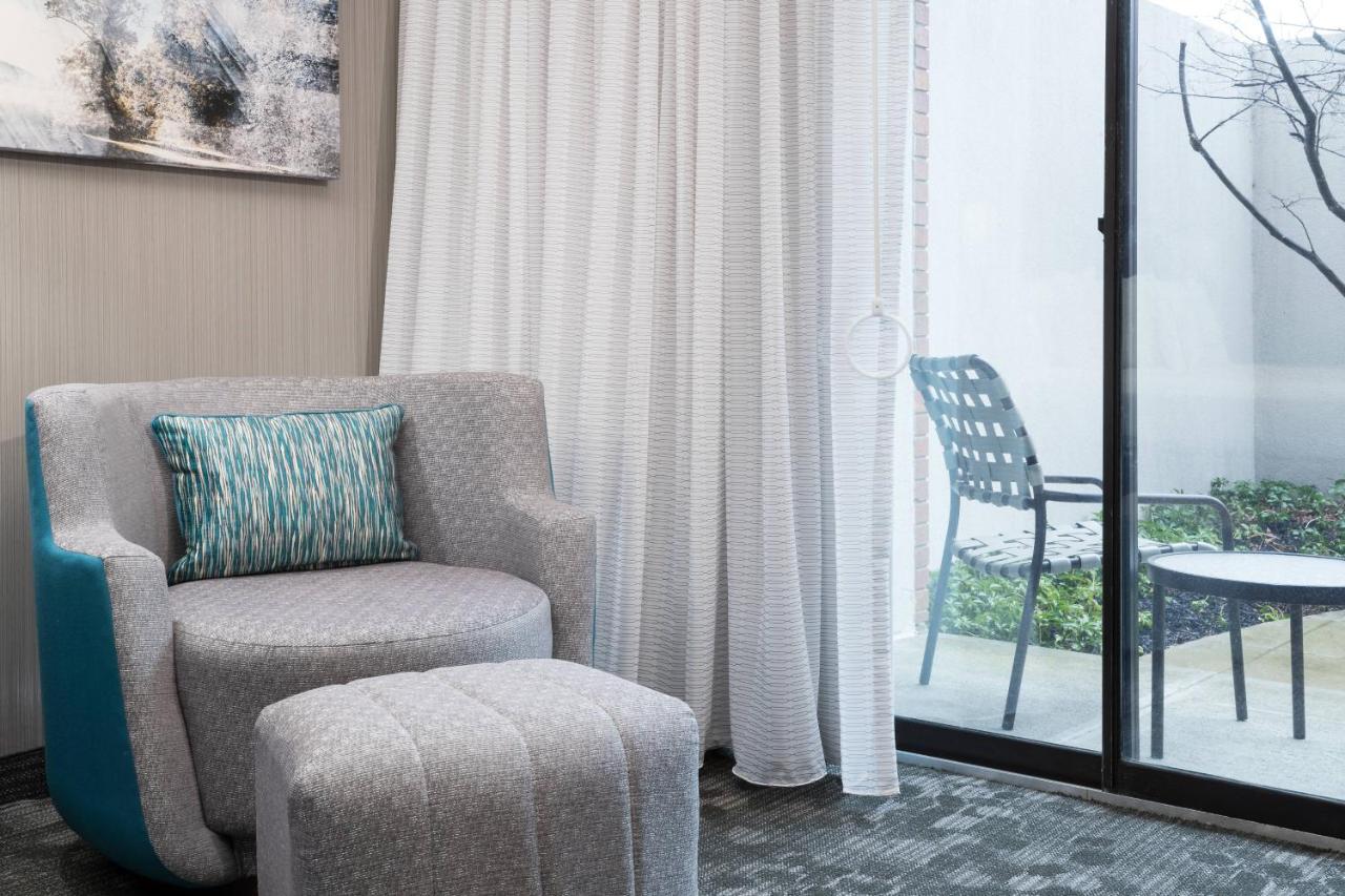 | Courtyard by Marriott West Orange