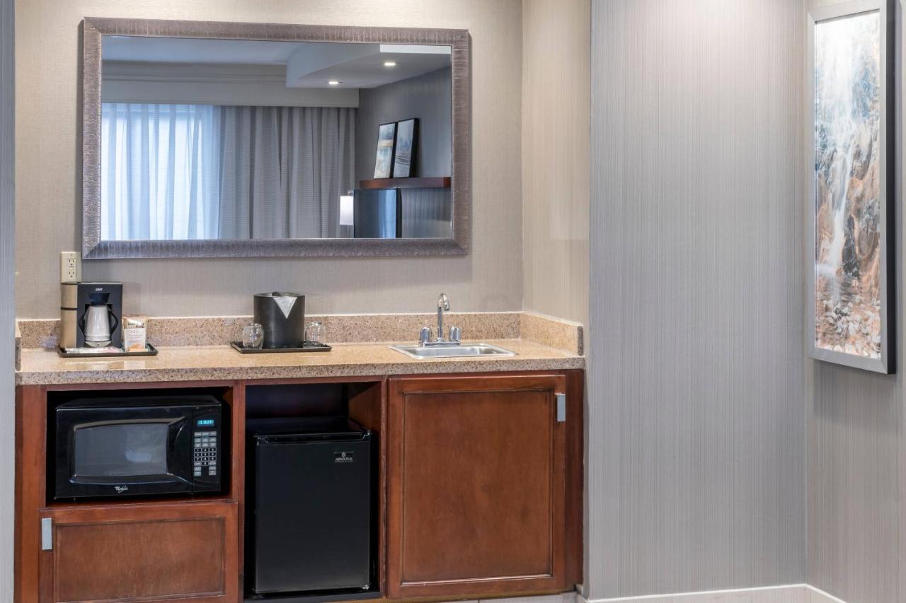 King Suite with Sofa Bed at Courtyard by Marriott West Orange