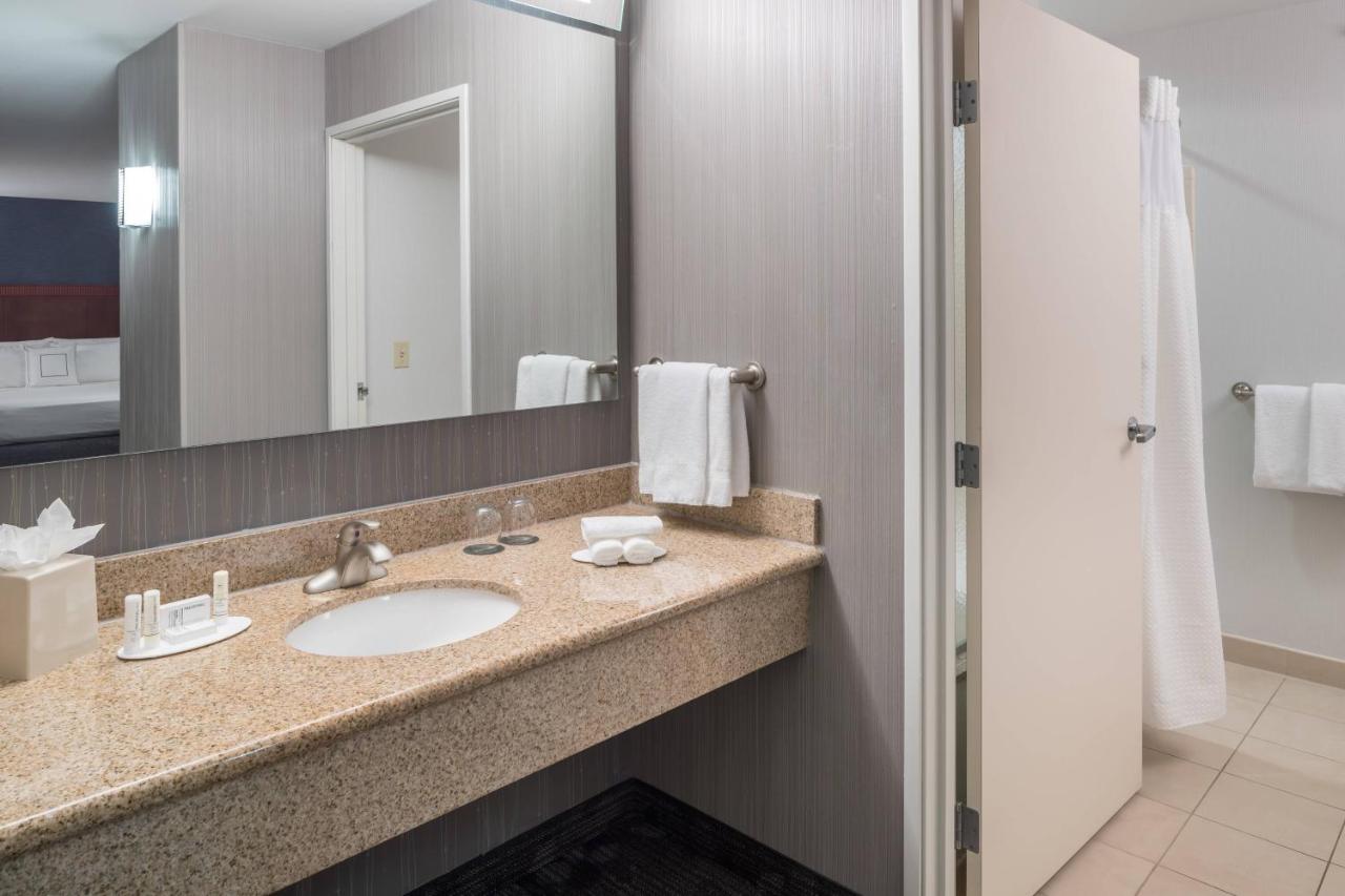 | Courtyard by Marriott West Orange