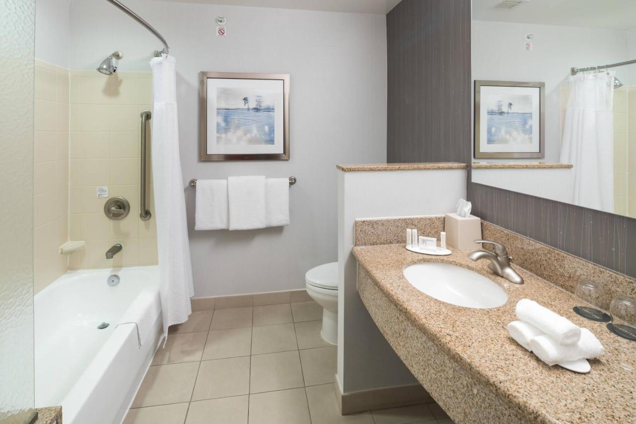 | Courtyard by Marriott West Orange