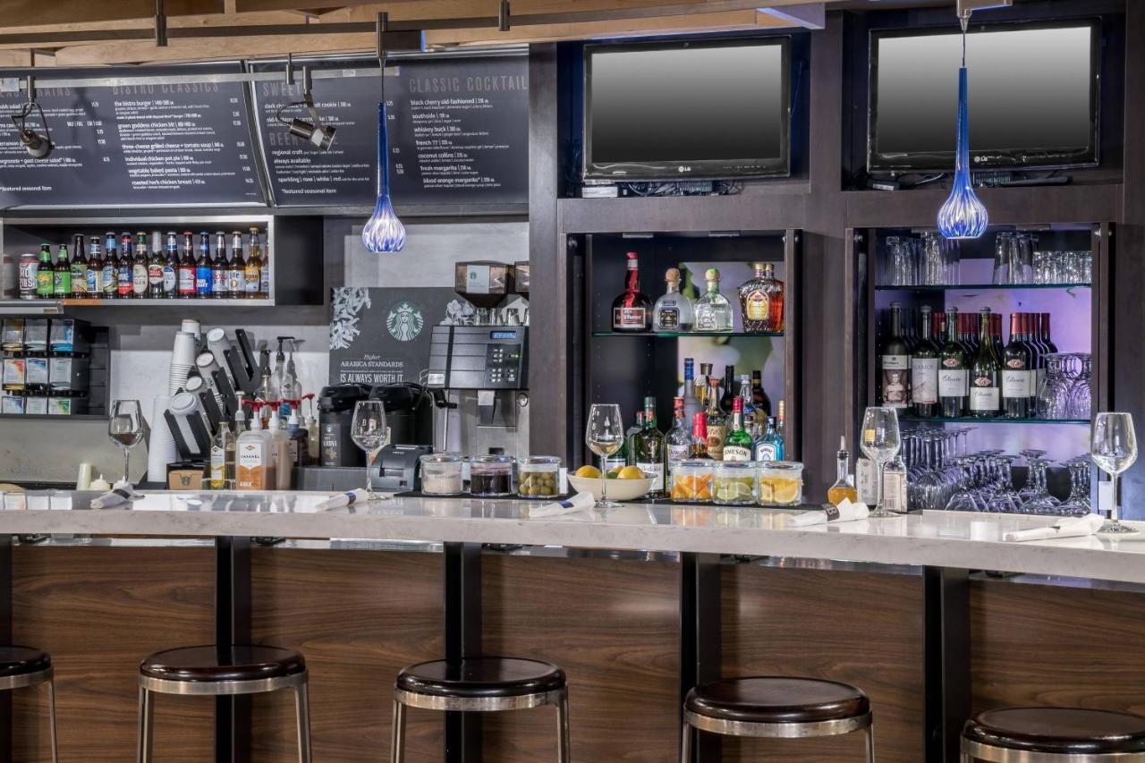 | Courtyard by Marriott West Orange