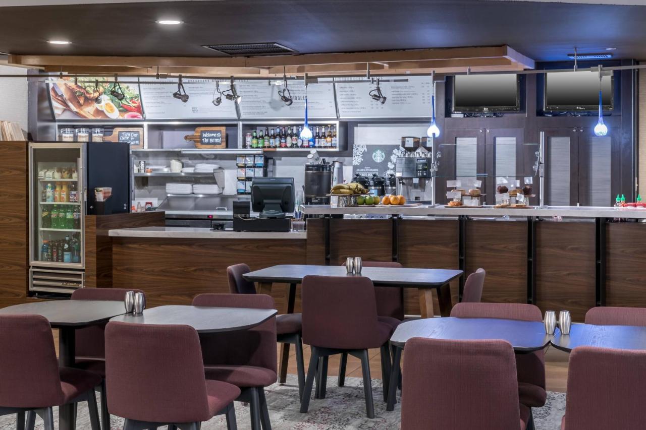 | Courtyard by Marriott West Orange