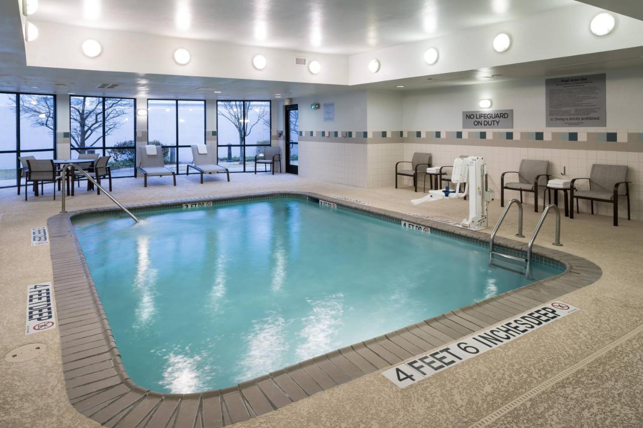 | Courtyard by Marriott West Orange