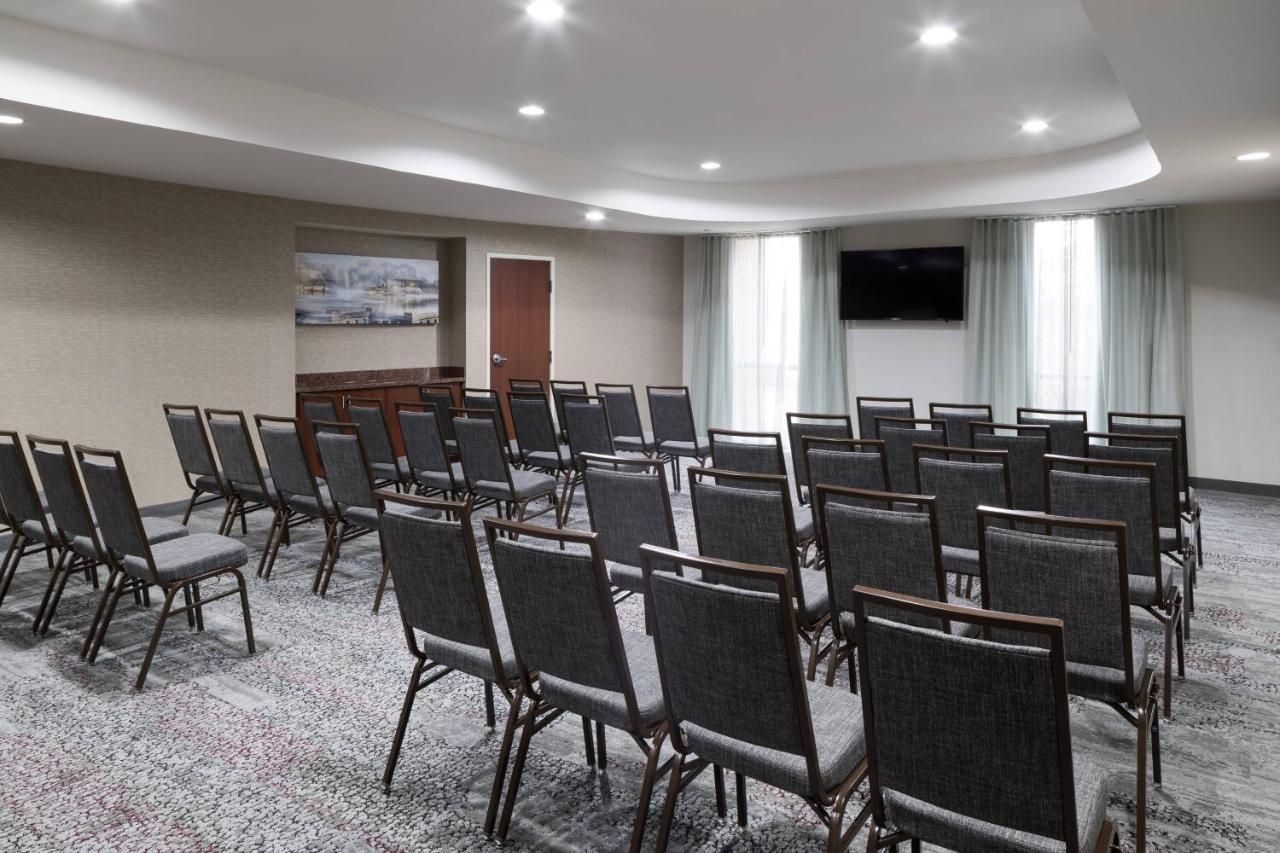 | Courtyard by Marriott West Orange