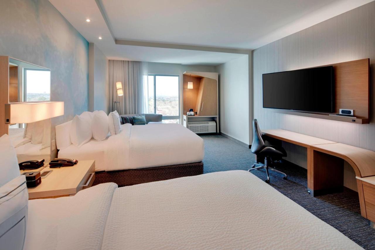 Guest room, 2 Queen, City view at Courtyard by Marriott Atlanta Vinings/Galleria