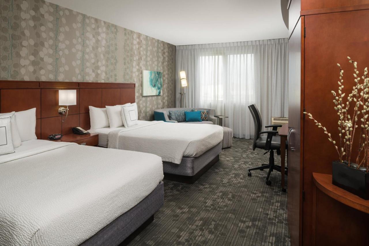 Queen Room with Two Queen Beds with Balcony at Courtyard by Marriott Miami West/ FL Turnpike