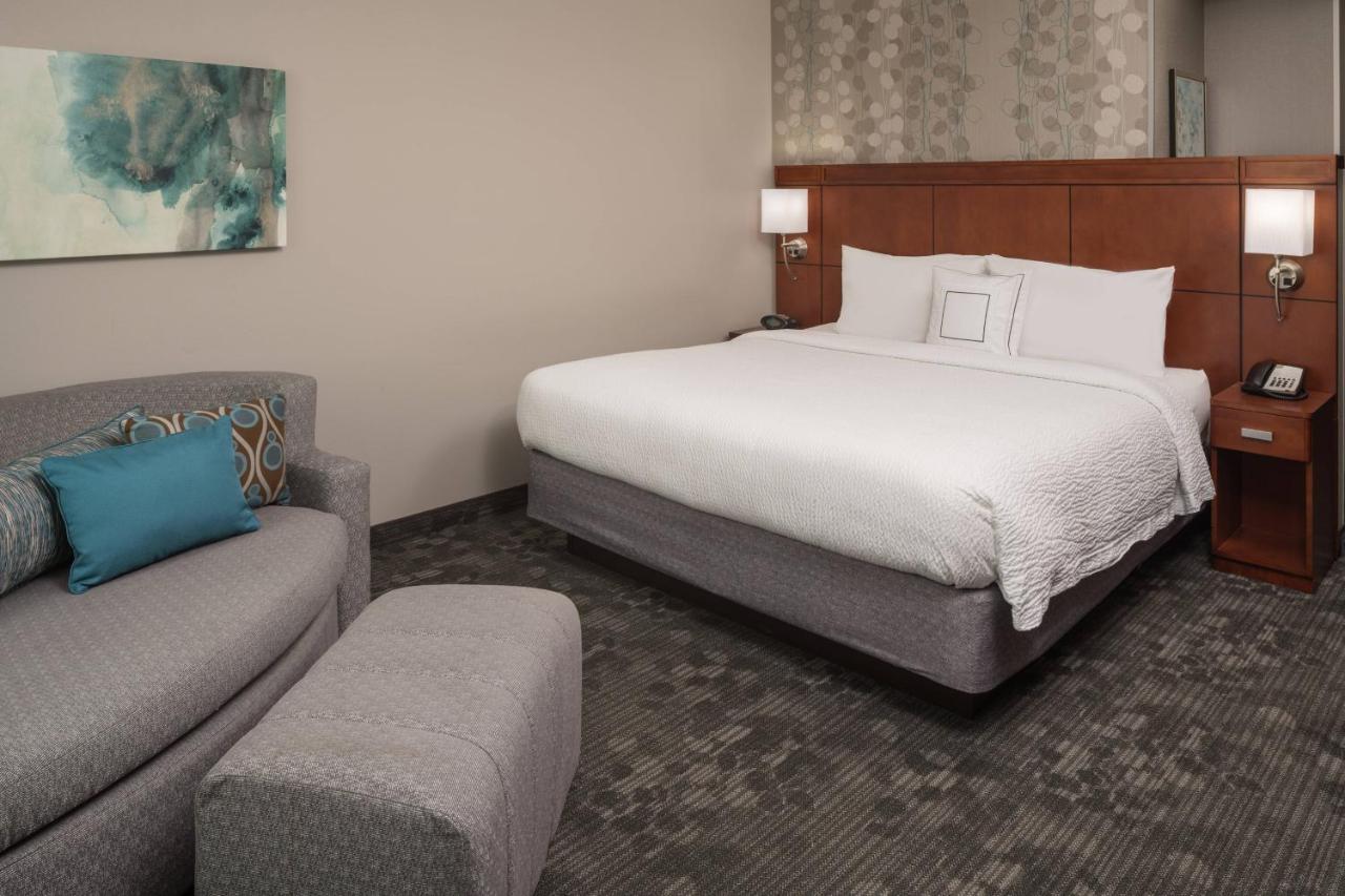 King Room at Courtyard by Marriott Miami West/ FL Turnpike