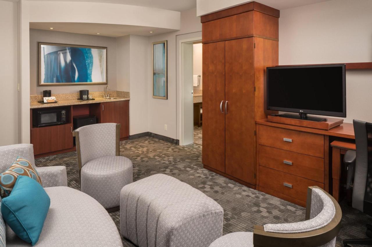 One-Bedroom King Suite with Sofa Bed at Courtyard by Marriott Miami West/ FL Turnpike