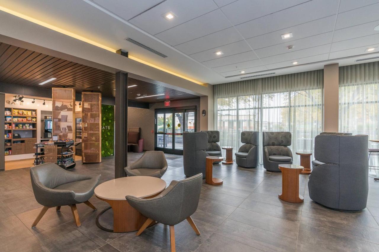 | Courtyard by Marriott West Springfield