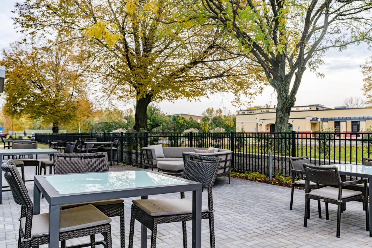 | Courtyard by Marriott West Springfield