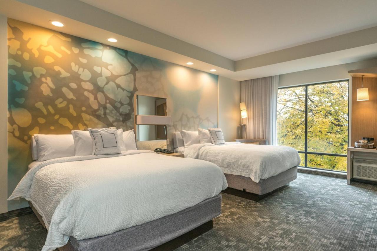 | Courtyard by Marriott West Springfield