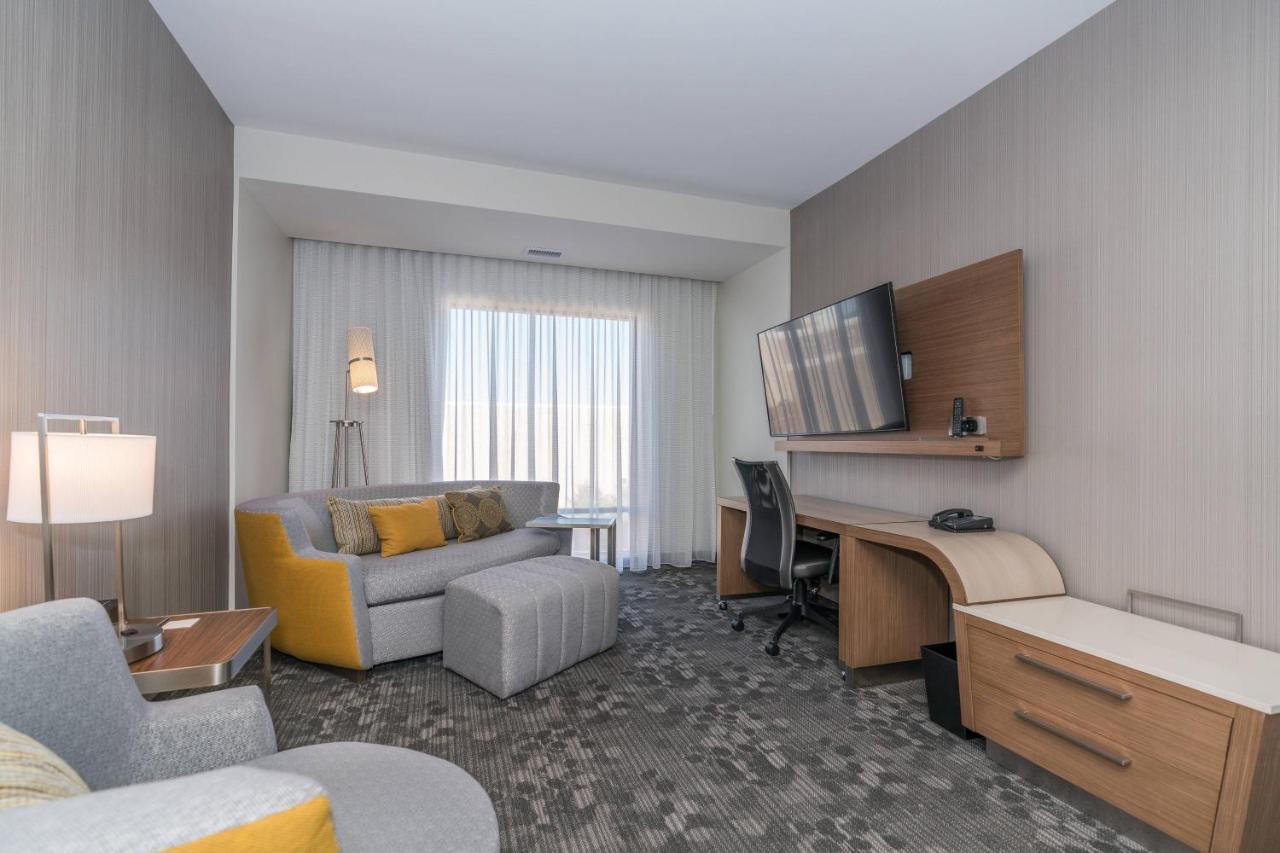 | Courtyard by Marriott West Springfield