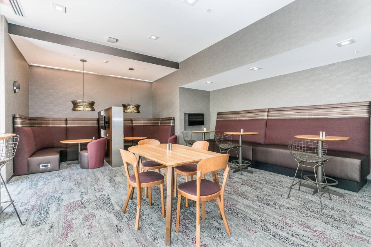 | Courtyard by Marriott West Springfield