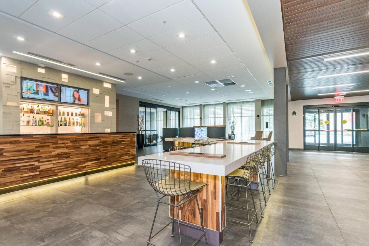| Courtyard by Marriott West Springfield