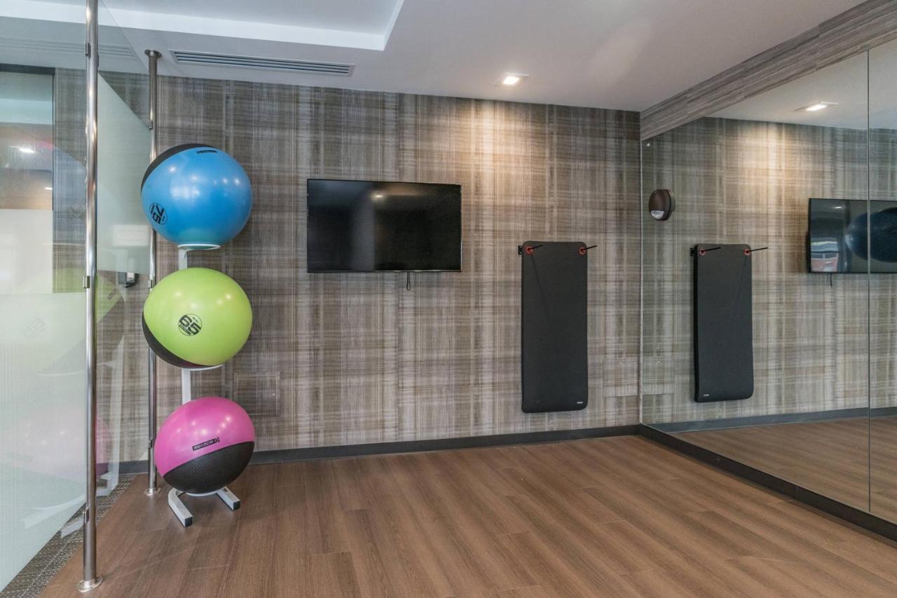 | Courtyard by Marriott West Springfield