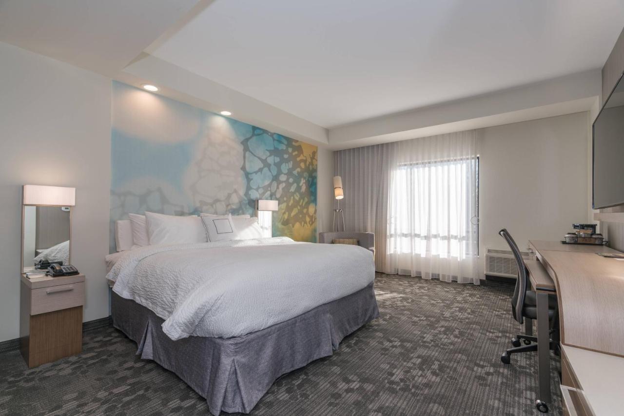 | Courtyard by Marriott West Springfield