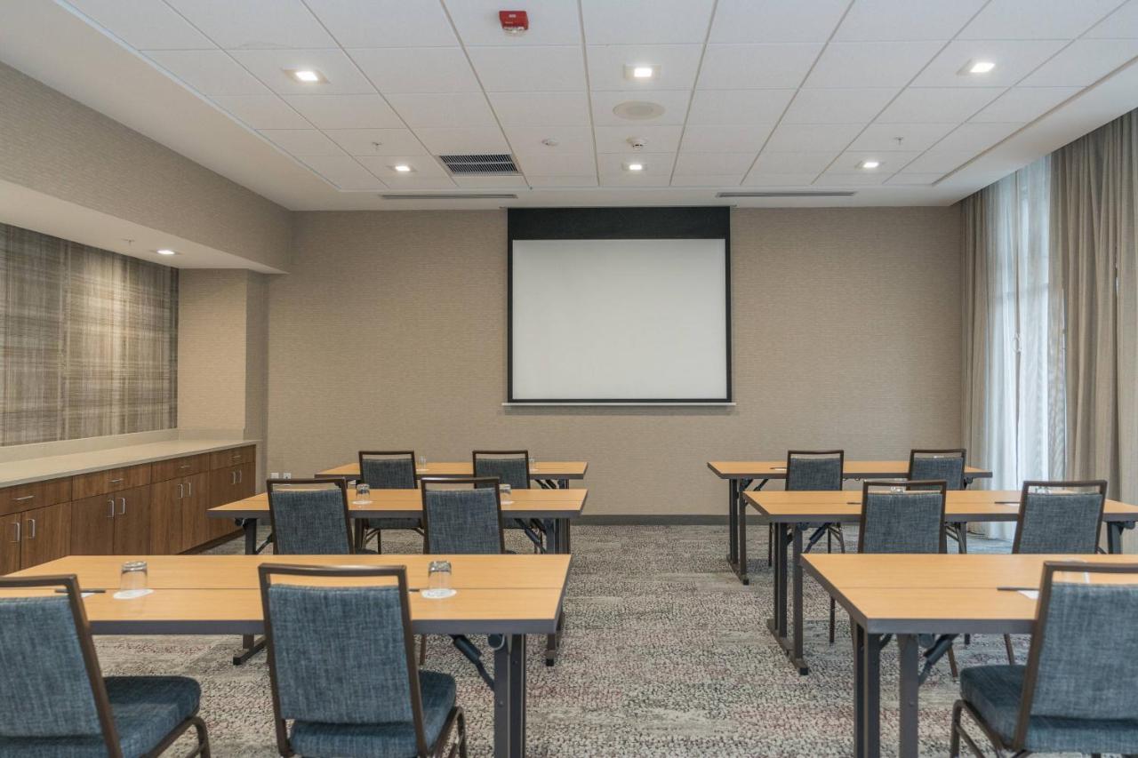 | Courtyard by Marriott West Springfield